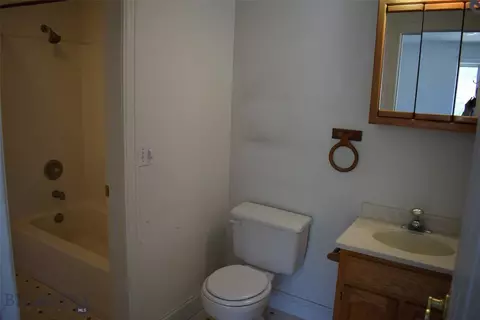 Bath - 3946 E Ridge Rd, Butte, MT 59701 photo 5 of 6