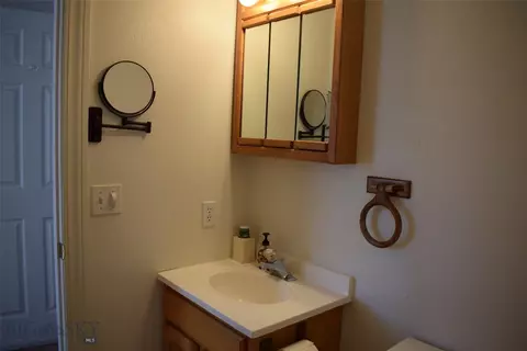 Bath - 3946 E Ridge Rd, Butte, MT 59701 photo 2 of 6