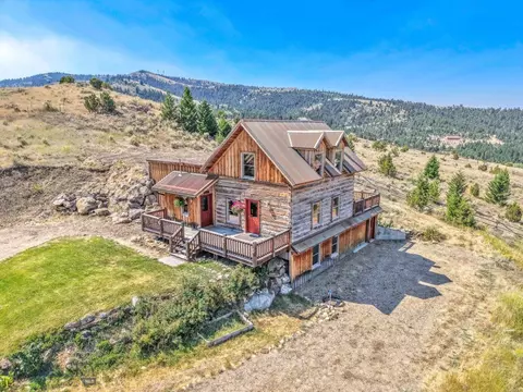 309 E South St, Virginia City, MT 59755
