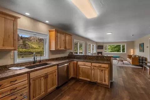 Kitchen - 2948 Old Us Highway 91, Cascade, MT 59421 photo 2 of 3