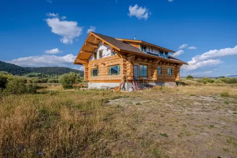 521 Heron Dr, West Yellowstone, MT 59758