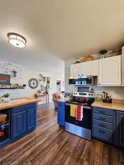 Kitchen - 508 E 4th Ave, Big Timber, MT 59011 photo 8 of 12