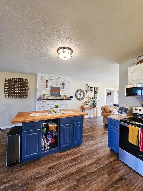 Kitchen - 508 E 4th Ave, Big Timber, MT 59011 photo 7 of 12