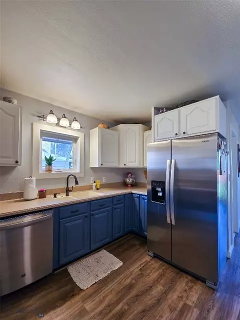 Kitchen - 508 E 4th Ave, Big Timber, MT 59011 photo 6 of 12