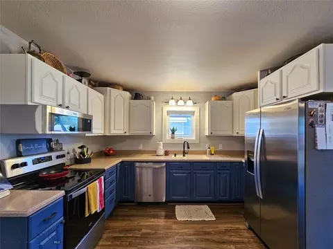 Kitchen - 508 E 4th Ave, Big Timber, MT 59011 photo 9 of 12