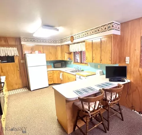 Kitchen - 805 E Orr St, Dillon, MT 59725 photo 4 of 5