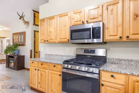 Kitchen - 18 S Centurion Way, Whitehall, MT 59759 photo 2 of 4
