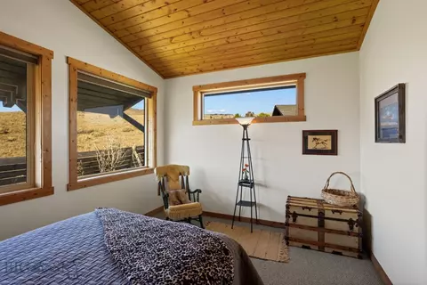 Bedroom - 18 Libra Dr, Emigrant, MT 59027 photo 8 of 9