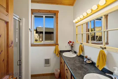 Bath - 18 Libra Dr, Emigrant, MT 59027 photo 5 of 5