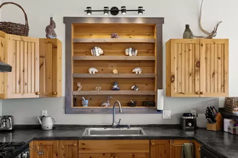 Kitchen - 18 Libra Dr, Emigrant, MT 59027 photo 5 of 6