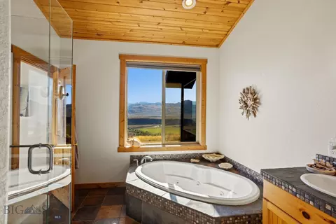 Bath - 18 Libra Dr, Emigrant, MT 59027 photo 3 of 5