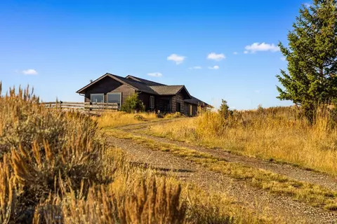 Exterior - 18 Libra Dr, Emigrant, MT 59027 photo 11 of 15