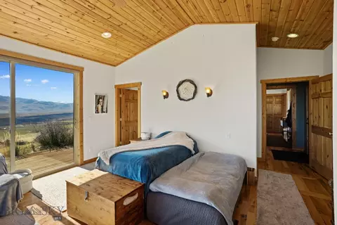 Bedroom - 18 Libra Dr, Emigrant, MT 59027 photo 3 of 9