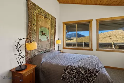 Bedroom - 18 Libra Dr, Emigrant, MT 59027 photo 6 of 9