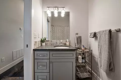 Bath - 520 Valley Dr, Bozeman, MT 59718 photo 2 of 13