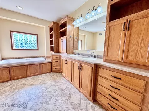 Bath - 408 W Reeder St, Dillon, MT 59725 photo 1 of 4