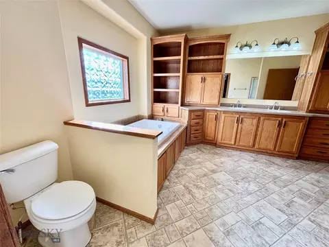 Bath - 408 W Reeder St, Dillon, MT 59725 photo 3 of 4