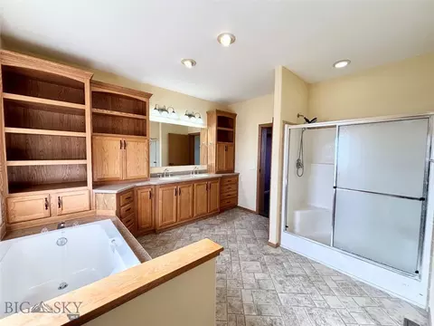Bath - 408 W Reeder St, Dillon, MT 59725 photo 2 of 4