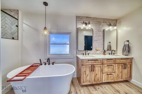 Bath - 123 N 4th Ave E, Three Forks, MT 59752 photo 2 of 10
