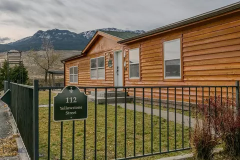 112 Yellowstone St, Gardiner, MT 59030