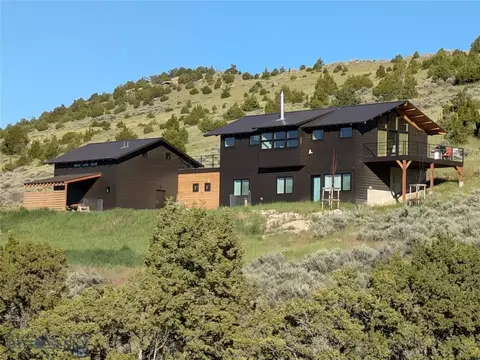94 Rock Castle Rd, Manhattan, MT 59741