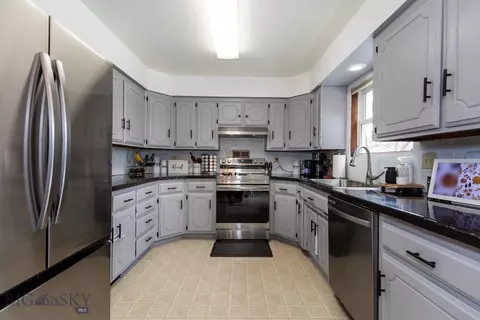 Kitchen - 303 Pine St, Manhattan, MT 59741 photo 1 of 2