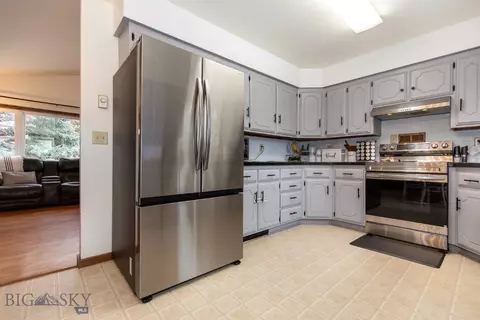 Kitchen - 303 Pine St, Manhattan, MT 59741 photo 2 of 2