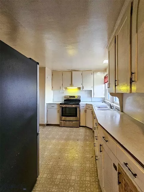Kitchen - 302 Busha, Big Timber, MT 59011 photo 1 of 8