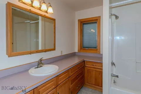 Bath - 297 Big Timber Loop Rd, Big Timber, MT 59011 photo 2 of 4