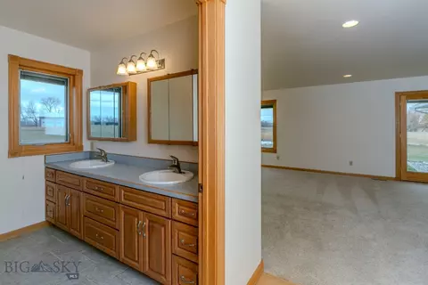 Bath - 297 Big Timber Loop Rd, Big Timber, MT 59011 photo 3 of 4