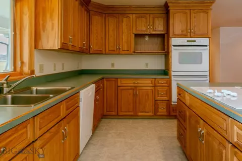 Kitchen - 297 Big Timber Loop Rd, Big Timber, MT 59011 photo 4 of 6