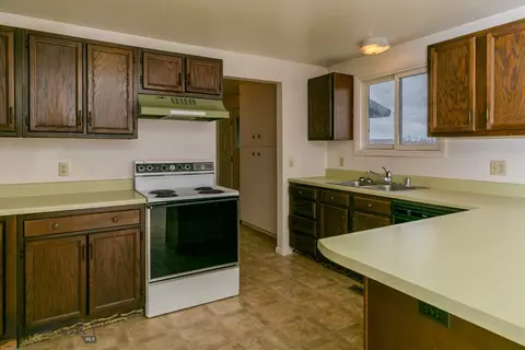 Kitchen - 297 Big Timber Loop Rd, Big Timber, MT 59011 photo 6 of 6
