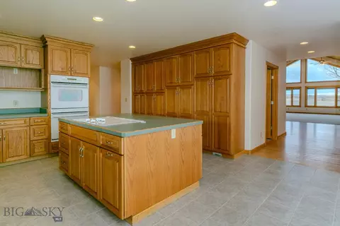 Kitchen - 297 Big Timber Loop Rd, Big Timber, MT 59011 photo 5 of 6
