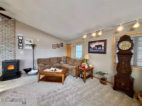 Living - 140 Gamblers Run, Dillon, MT 59725 photo 3 of 4
