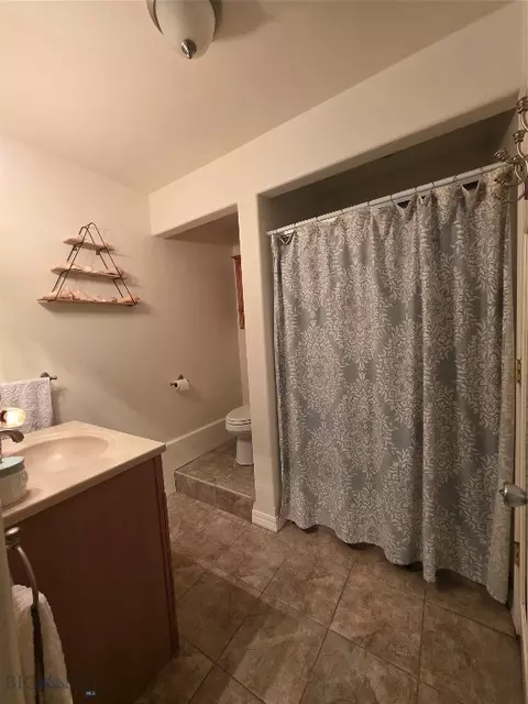 Bath - 682 E River Rd, Pray, MT 59065 photo 1 of 5