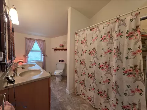 Bath - 682 E River Rd, Pray, MT 59065 photo 2 of 5