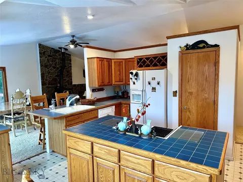 Kitchen - 22932 Love Dr, Bigfork, MT 59911 photo 1 of 2