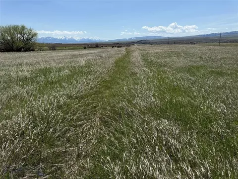 100 Queen Ln, Clyde Park, MT 59047 photo 9