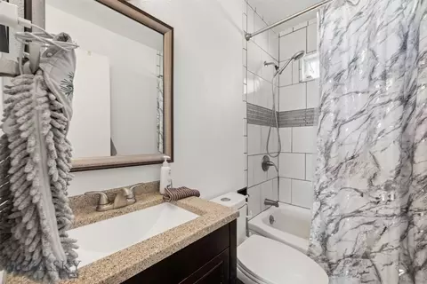Bath - 725 7th, Butte, MT 59701 photo 1 of 2