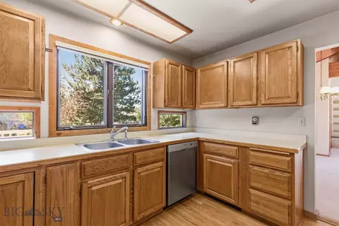 Kitchen - 43 Hitching Post Rd, Bozeman, MT 59715 photo 2 of 4