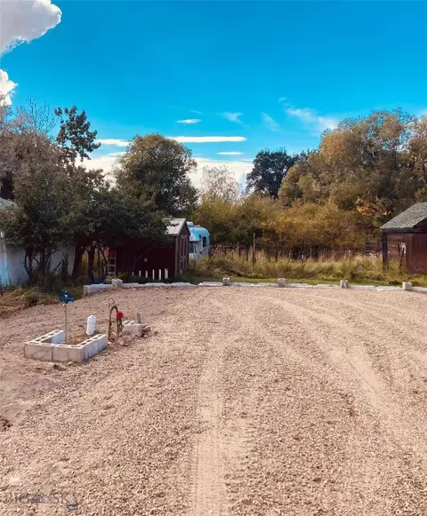 109 Flick Ln, Sheridan, MT 59749