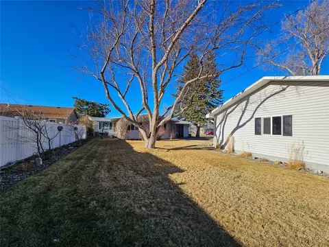 Exterior - 319 E 7th Ave, Big Timber, MT 59011 photo 6 of 11