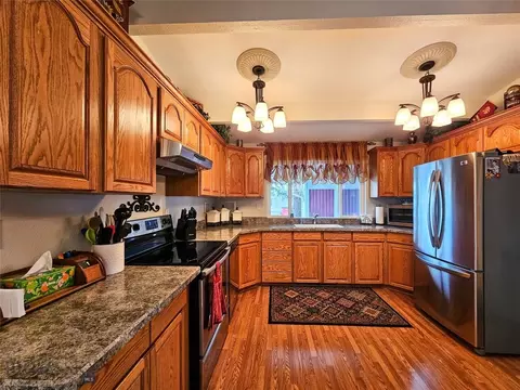 Kitchen - 319 E 7th Ave, Big Timber, MT 59011 photo 2 of 8