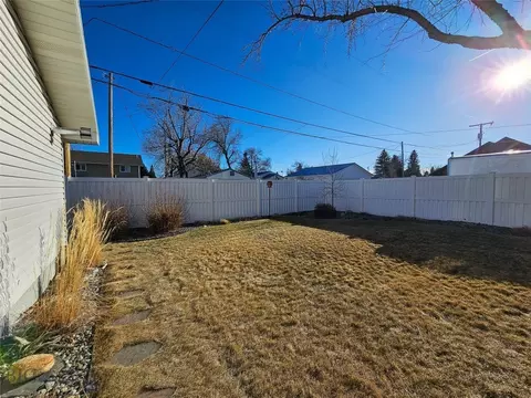 Exterior - 319 E 7th Ave, Big Timber, MT 59011 photo 5 of 11