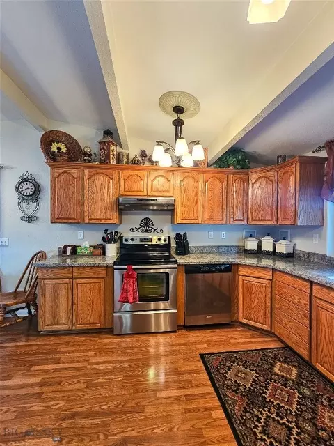 Kitchen - 319 E 7th Ave, Big Timber, MT 59011 photo 5 of 8