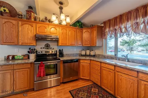 Kitchen - 319 E 7th Ave, Big Timber, MT 59011 photo 7 of 8
