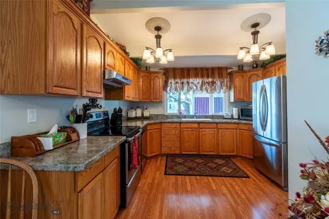 Kitchen - 319 E 7th Ave, Big Timber, MT 59011 photo 6 of 8