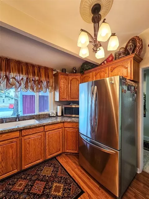 Kitchen - 319 E 7th Ave, Big Timber, MT 59011 photo 4 of 8