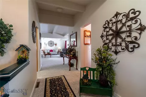 Entry Way - 319 E 7th Ave, Big Timber, MT 59011 photo 2 of 4