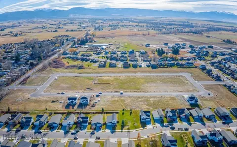399 Cloudfield Cir, Bozeman, MT 59718 photo 24